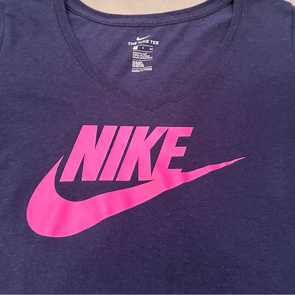 Nike Women's Dark Blue Tee with Vibrant Pink Logo - Picture 6 of 7